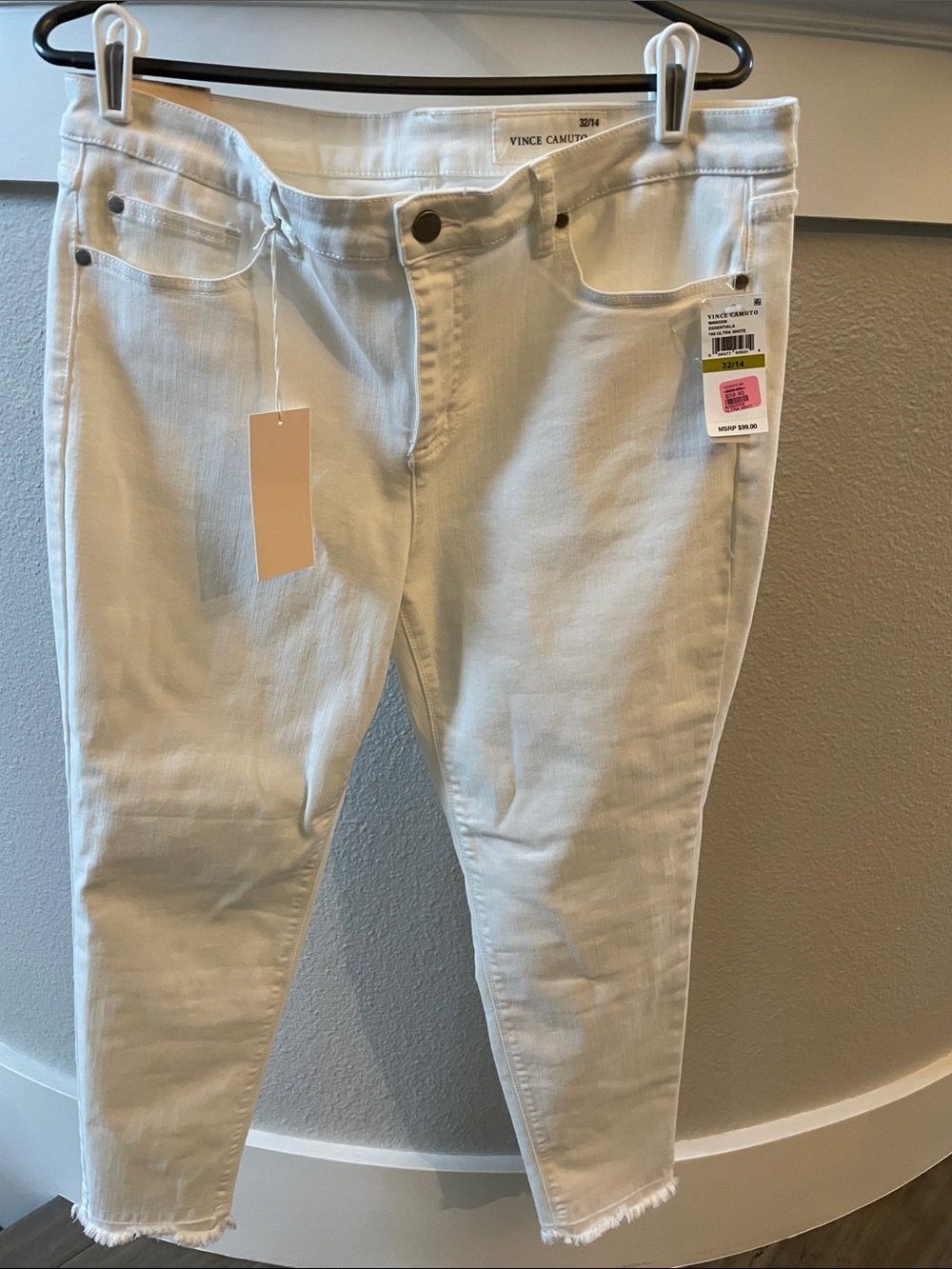 Vince Camuto White Cropped Frayed-Hem Jeans